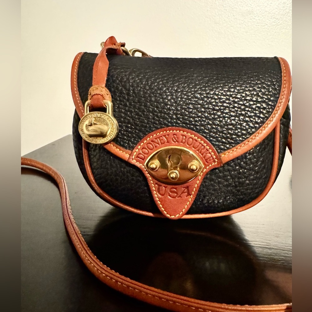 Vintage Dooney & Bourke AWL Turn Lock Crossbody Bag Shield Pocket Brass Fob - Picture 6 of 12